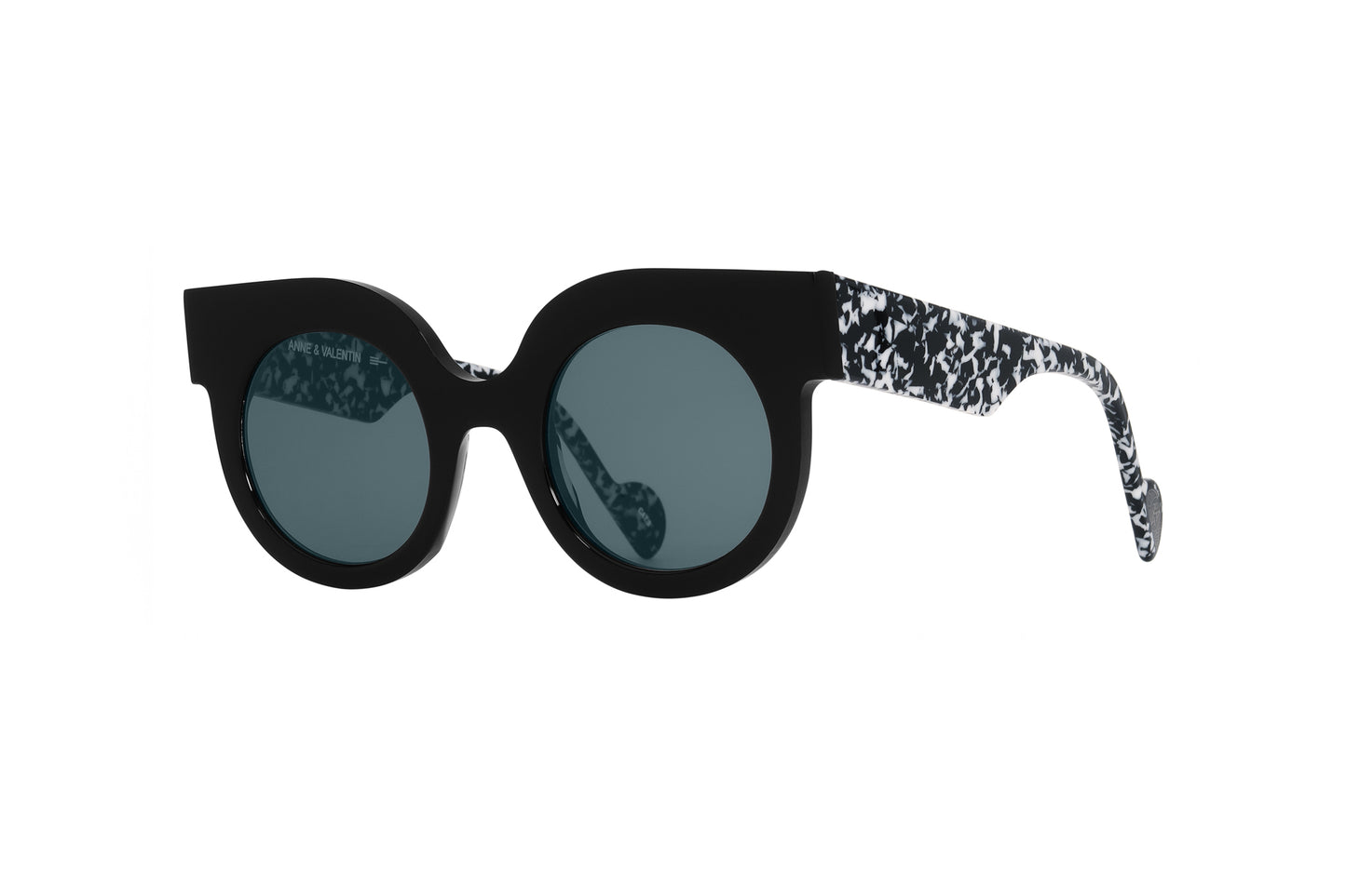 ANNE & VALENTIN SASKIA